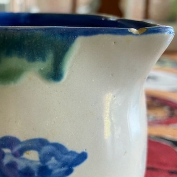 Vintage * MA HADLEY signed SYRUP PITCHER * Tapping Tree design * Blue & White - Picture 7 of 8